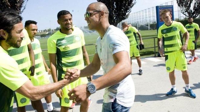 的加盟显得 的加盟显得